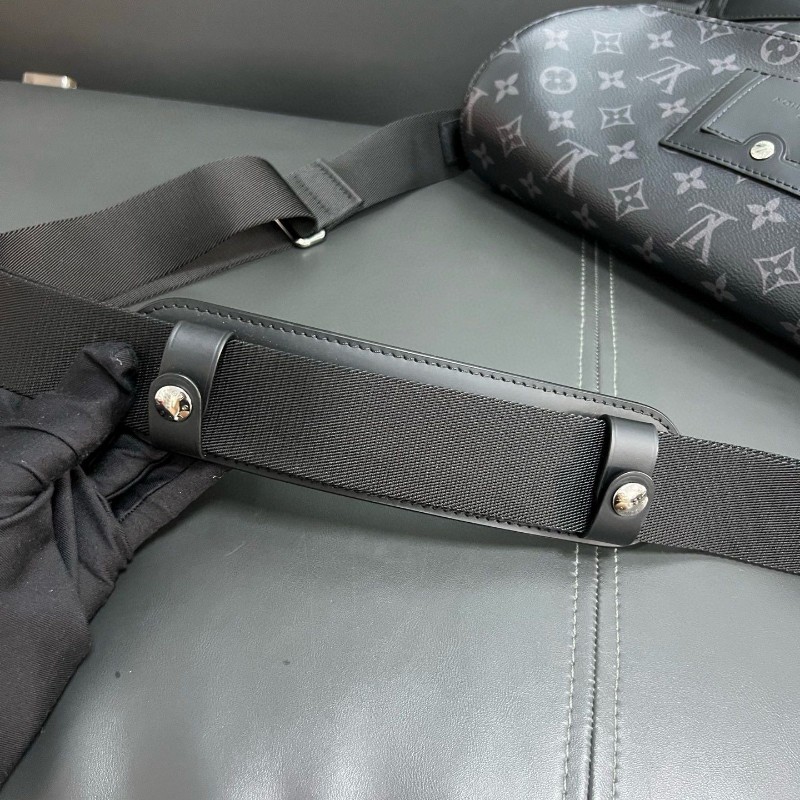 Lv voyager
黑武士郵差包 小號-16