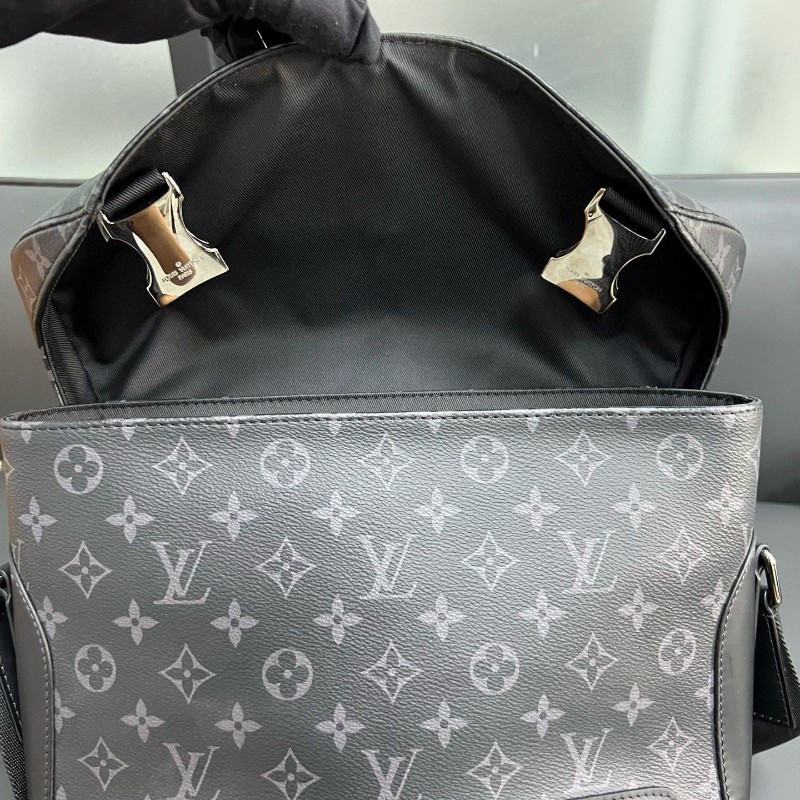 Lv voyager
黑武士郵差包 小號-18