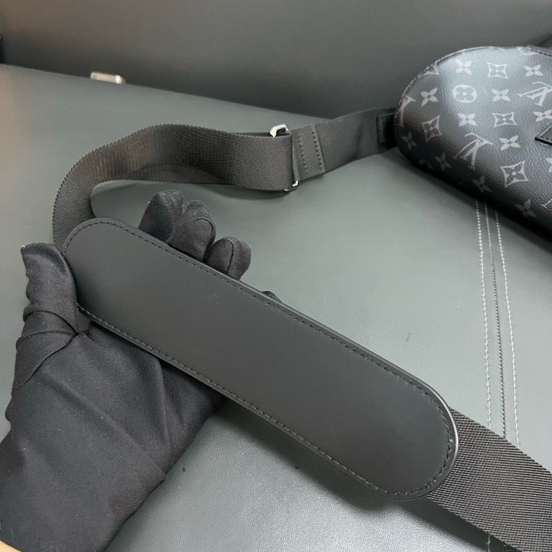 Lv voyager
黑武士郵差包 小號-20