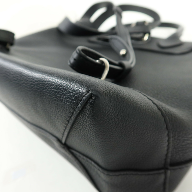 LOUIS VUITTON 牛皮皮革Lock Me Backpack銀扣背包-11