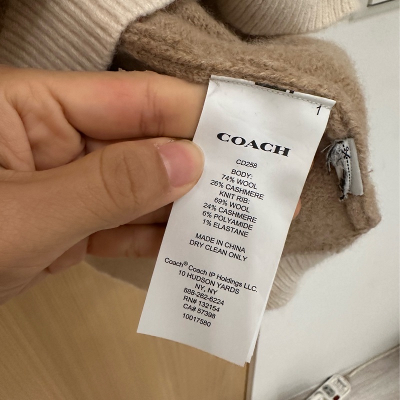 Coach上衣超超超美!cashmere毛衣 s 整體95新以上,我非常愛惜 親膚到不行 原價16000-3