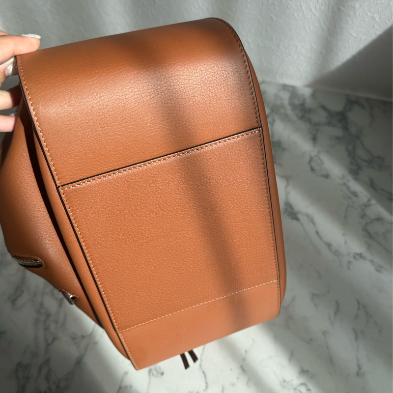 Loewe棕色吊床包-11