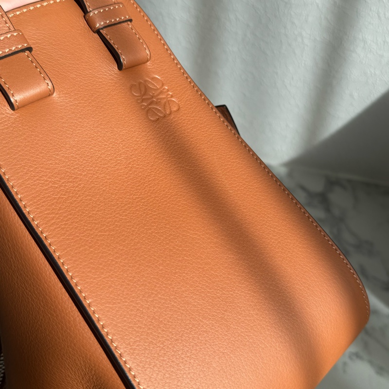 Loewe棕色吊床包-19