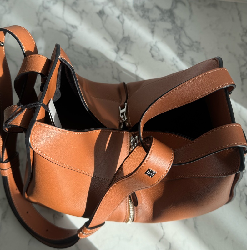 Loewe棕色吊床包-20