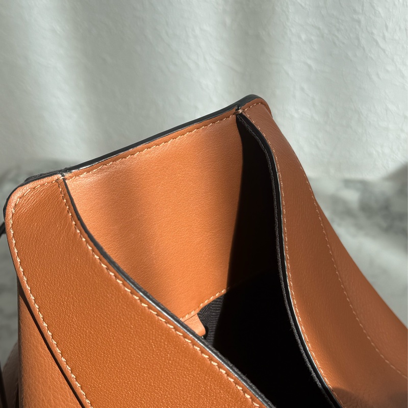 Loewe棕色吊床包-25