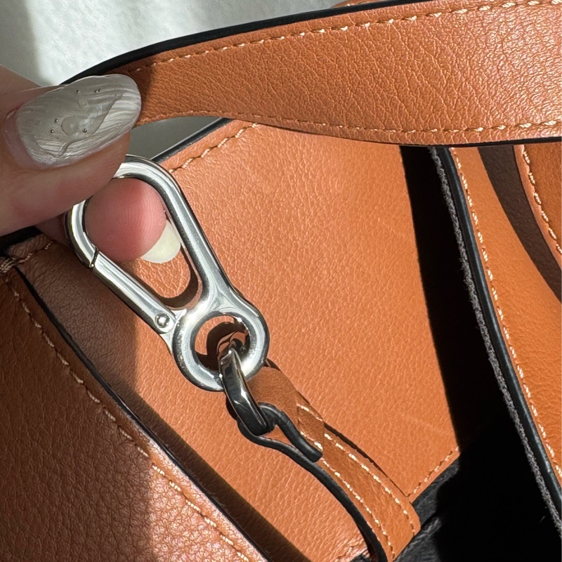 Loewe棕色吊床包-29