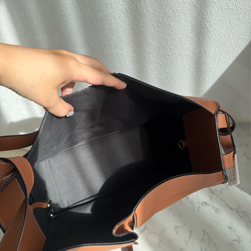 Loewe棕色吊床包-30