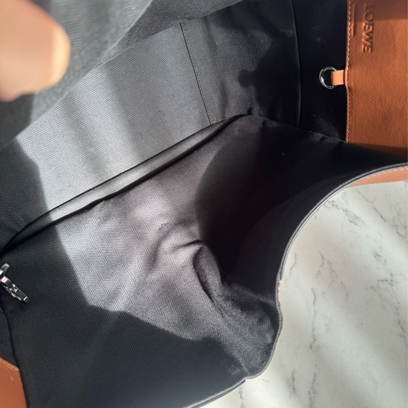 Loewe棕色吊床包-31