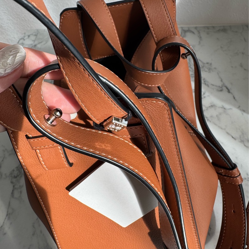 Loewe棕色吊床包-41