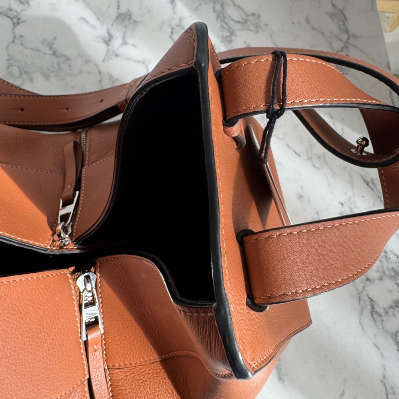 Loewe棕色吊床包-46