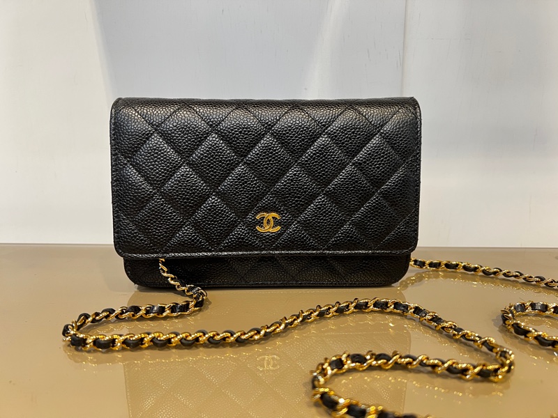 chanel 黑荔枝牛皮WOC金釦下蓋6卡斜背包-0