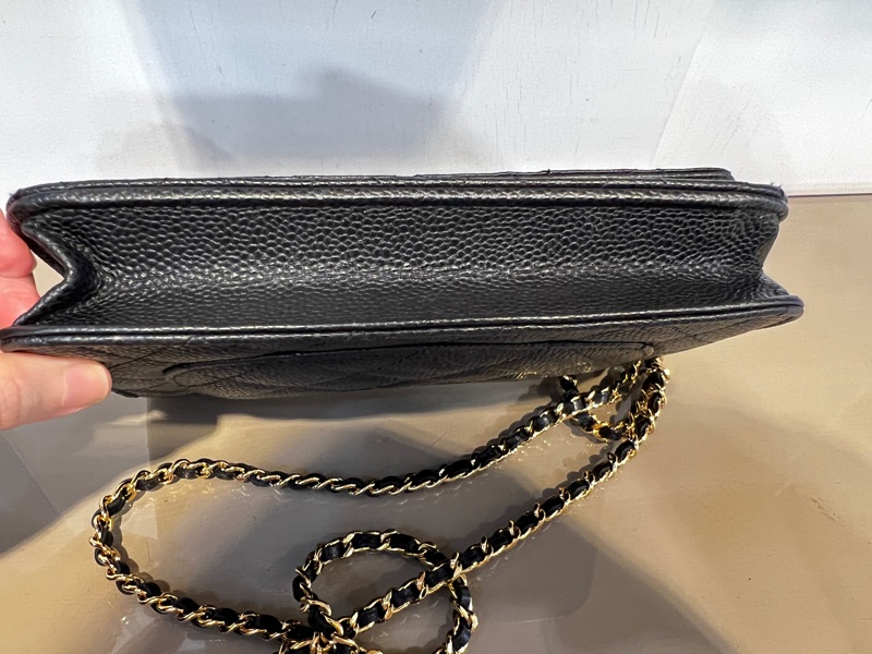 chanel 黑荔枝牛皮WOC金釦下蓋6卡斜背包-8