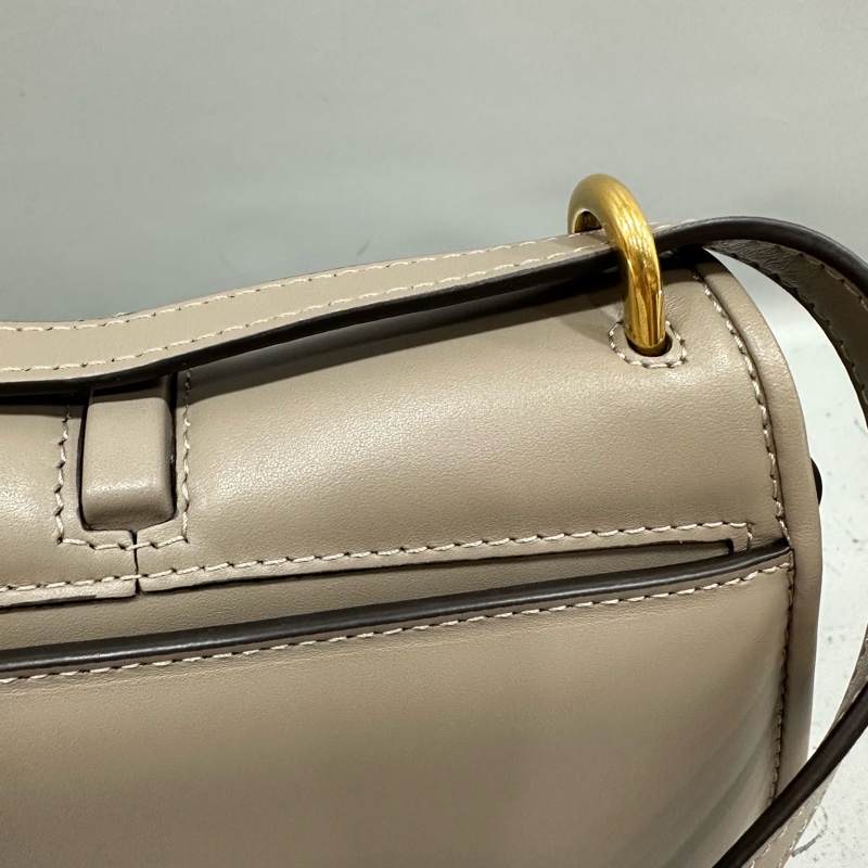 fendi 8BS082 大象灰牛皮FF金釦馬鞍包 斜背包-6