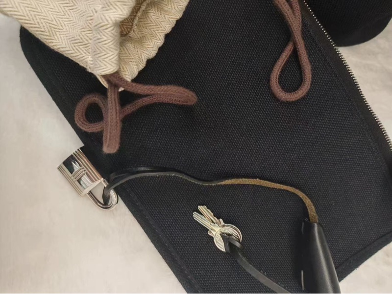 HERMES 經典黑色herbag31 31*25*11 98新配件塵袋鑰匙鎖-1