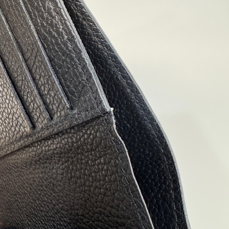 LV黑金牛皮壓紋Clea短夾 M80151-10