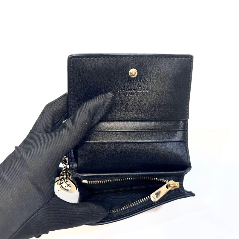 DIOR黑金Lady Dior Gardenia羊皮迷你錢包S0178ONMJ_M900-6