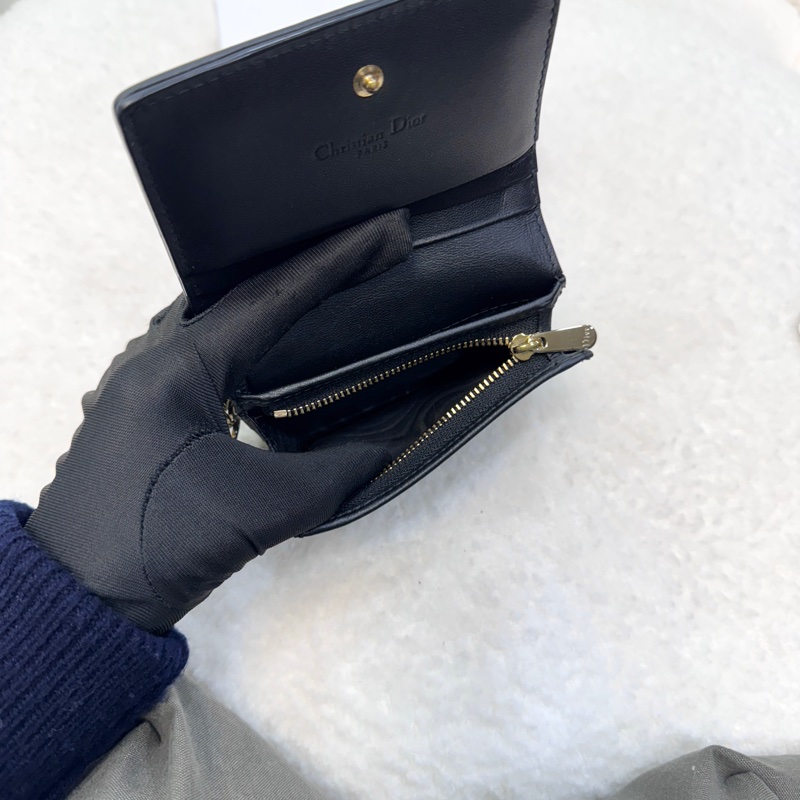 DIOR黑金Lady Dior Gardenia羊皮迷你錢包S0178ONMJ_M900-7