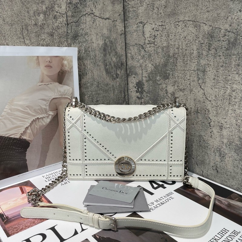 Dior 2016限量口鏤空鑽扣款Diorama 白色盾牌包-0