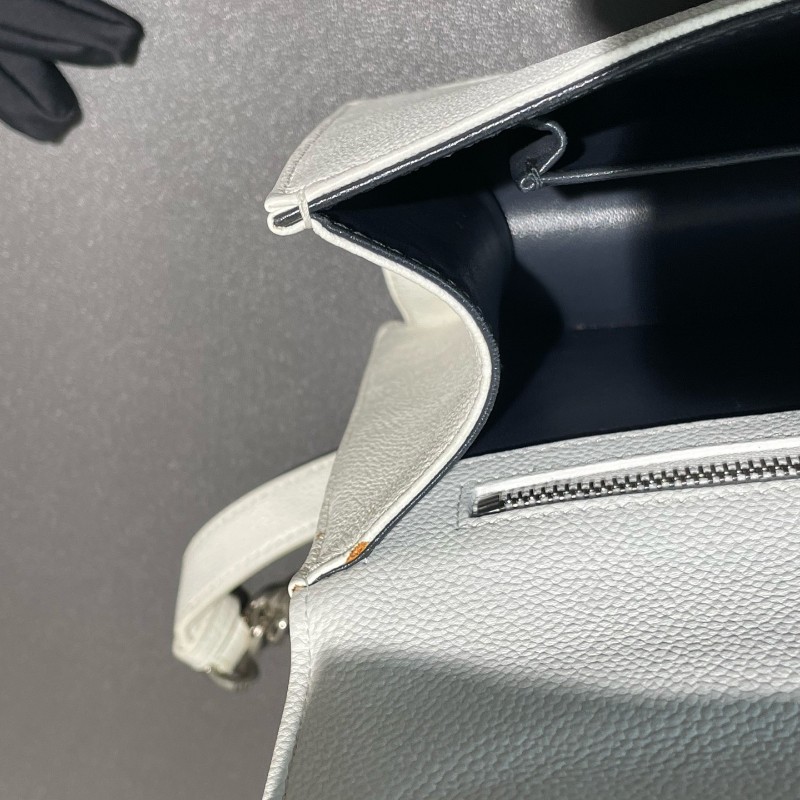 Dior 2016限量口鏤空鑽扣款Diorama 白色盾牌包-13