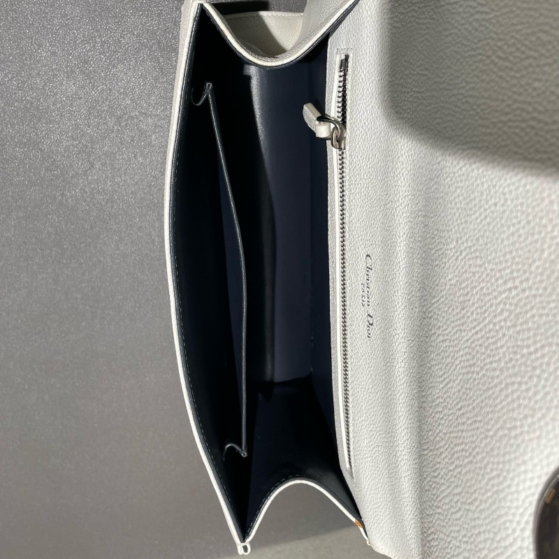 Dior 2016限量口鏤空鑽扣款Diorama 白色盾牌包-15