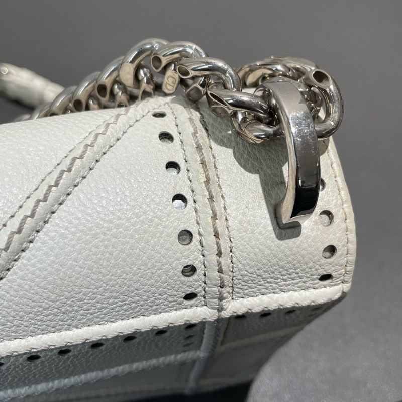 Dior 2016限量口鏤空鑽扣款Diorama 白色盾牌包-22