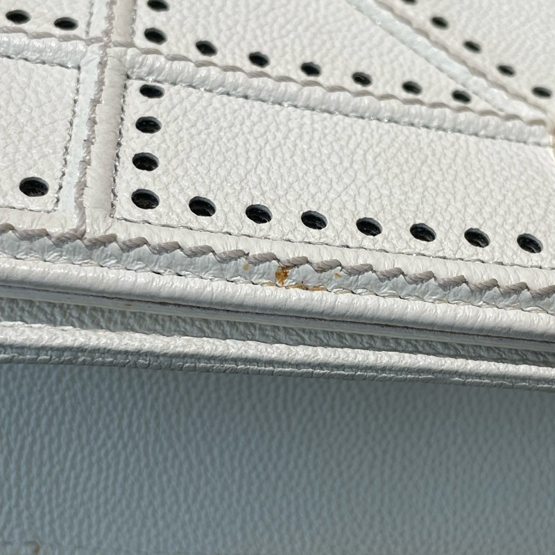 Dior 2016限量口鏤空鑽扣款Diorama 白色盾牌包-25