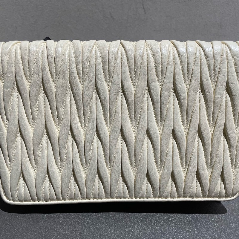 Miumiu 褶皺鏈條包 三拼色 白銀灰 限量色 斜背包肩背包-4