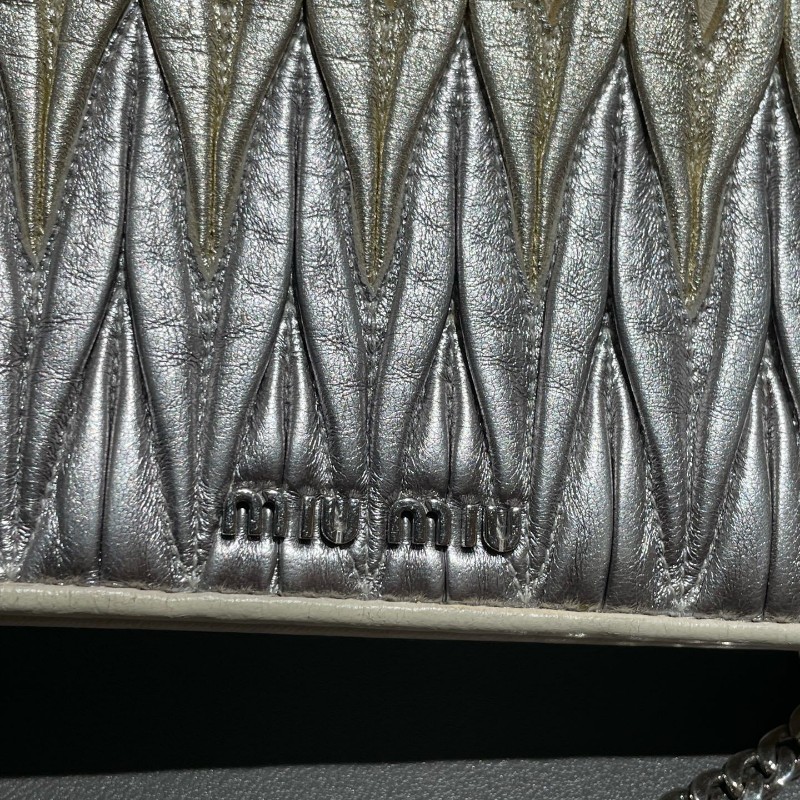 Miumiu 褶皺鏈條包 三拼色 白銀灰 限量色 斜背包肩背包-9