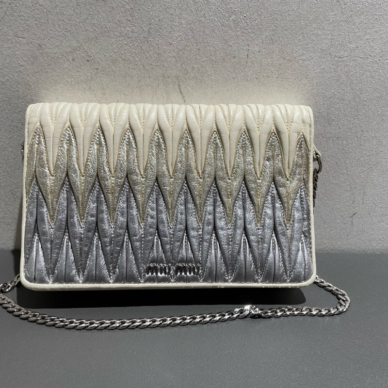 Miumiu 褶皺鏈條包 三拼色 白銀灰 限量色 斜背包肩背包-11