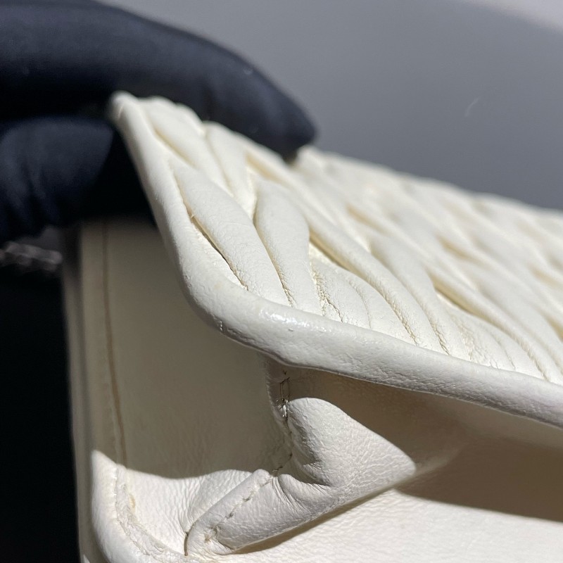 Miumiu 褶皺鏈條包 三拼色 白銀灰 限量色 斜背包肩背包-12