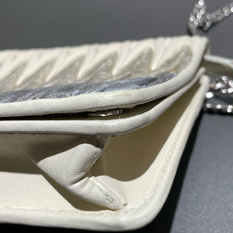 Miumiu 褶皺鏈條包 三拼色 白銀灰 限量色 斜背包肩背包-14