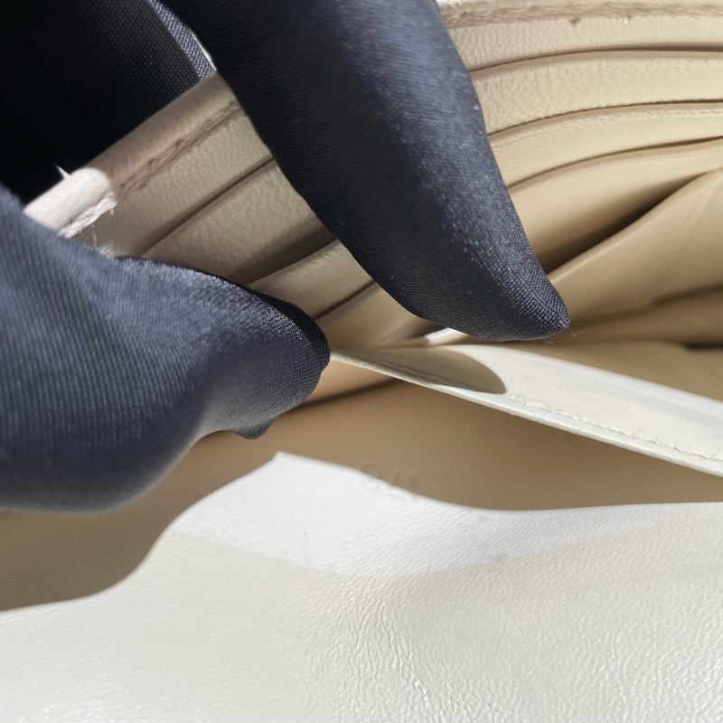 Miumiu 褶皺鏈條包 三拼色 白銀灰 限量色 斜背包肩背包-20