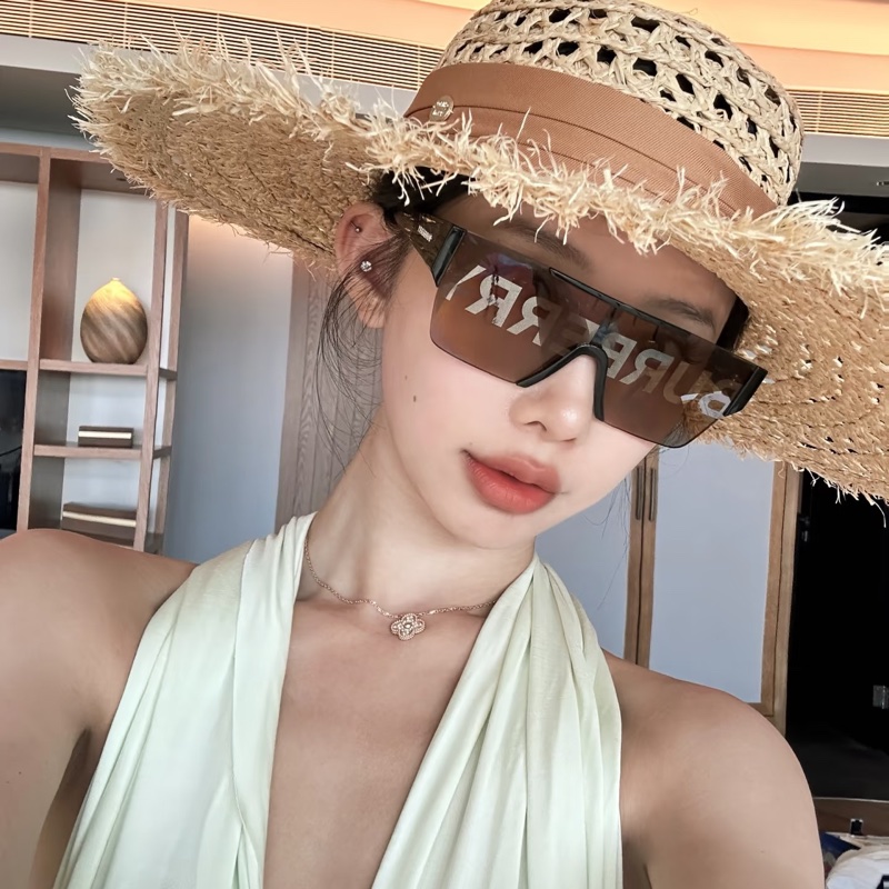 莉亞精品♡Burberry 字母墨鏡 九新-1