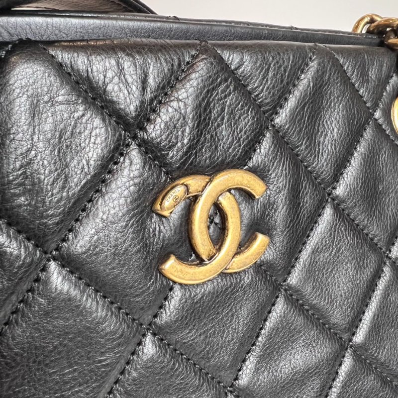 CHANEL 金釦菱格紋手提托特包黑-7