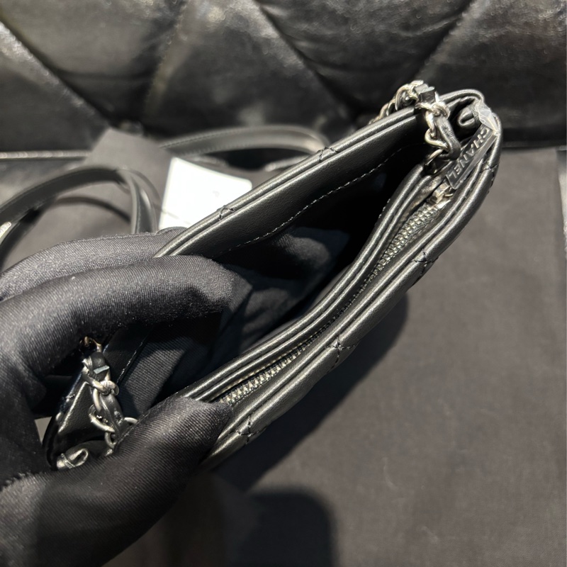 Chanel 員工包 側背小包 全新品帶膜-4