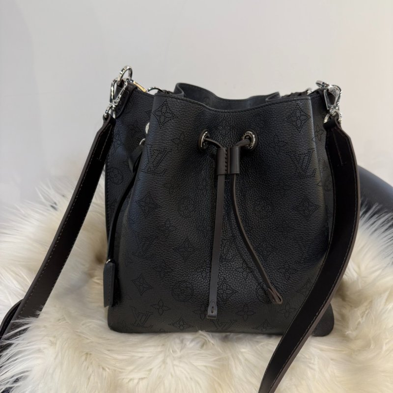 全新 LV MURIA 黑色鏤花牛皮水桶包-0