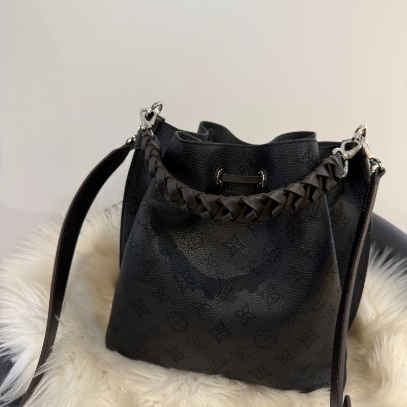 全新 LV MURIA 黑色鏤花牛皮水桶包-1