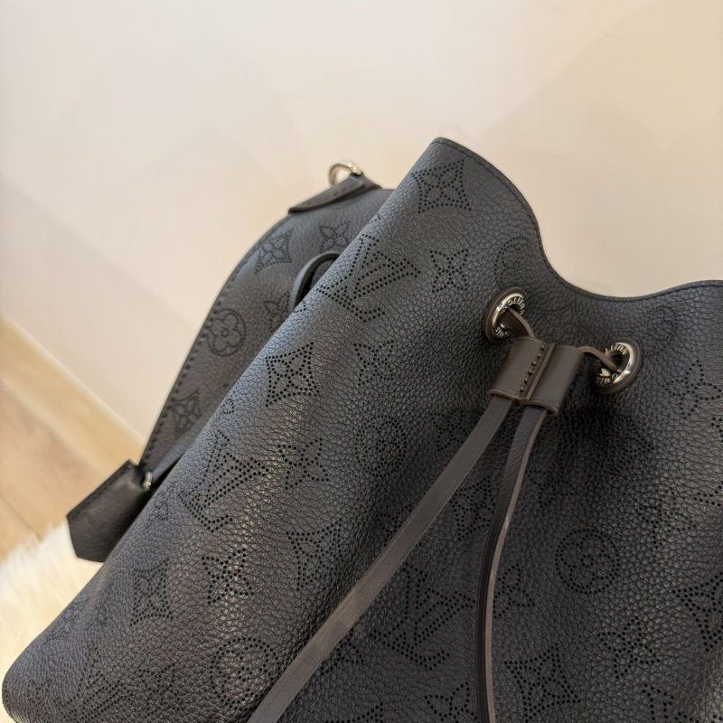 全新 LV MURIA 黑色鏤花牛皮水桶包-4