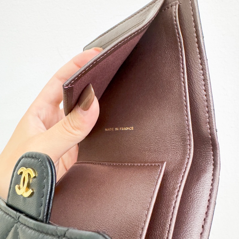 Chanel 黑金羊皮經典三折短夾 晶片款 近全新-8