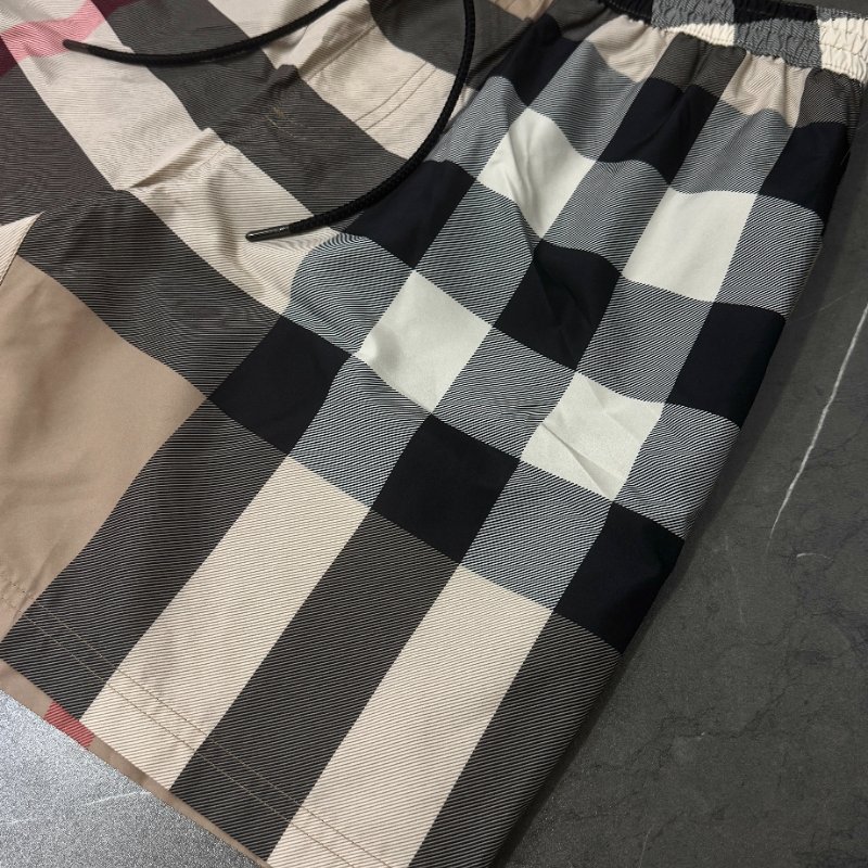 ⏰ 買對時間最省錢！雙11限時價開啟中🛒【BURBERRY 巴寶莉】格紋LOGO設計海灘褲(卡其)-2