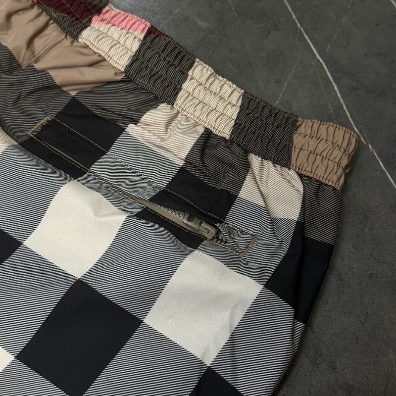 ⏰ 買對時間最省錢！雙11限時價開啟中🛒【BURBERRY 巴寶莉】格紋LOGO設計海灘褲(卡其)-4