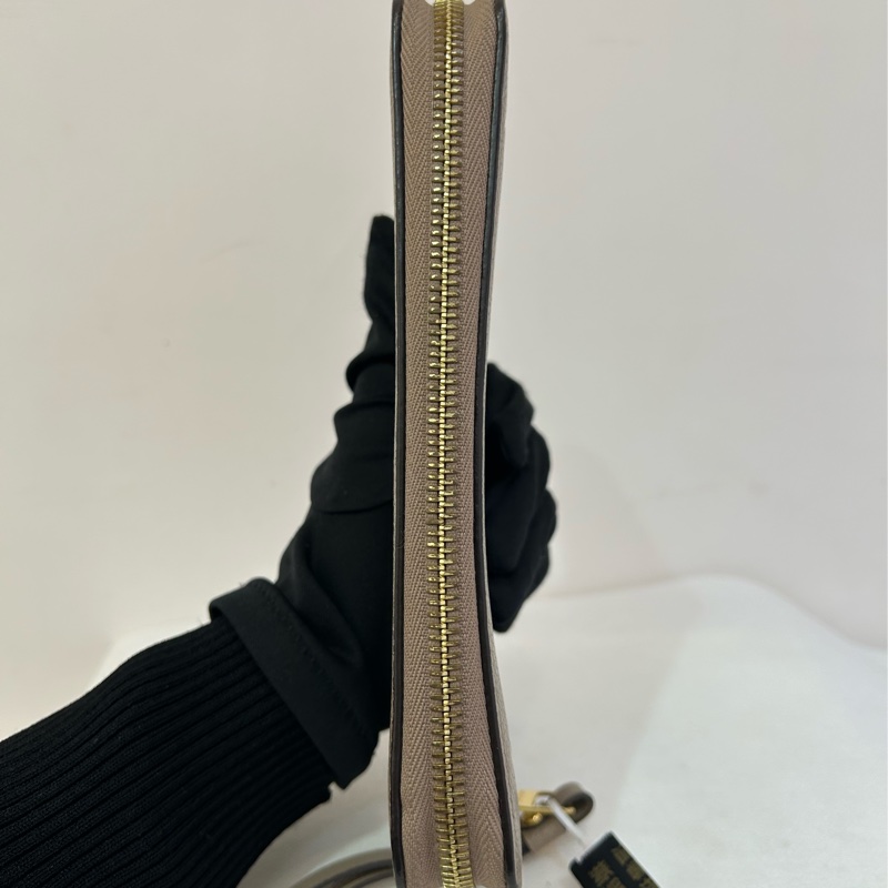 LV斑鳩灰大字花壓紋ㄇ字拉鏈長夾-6