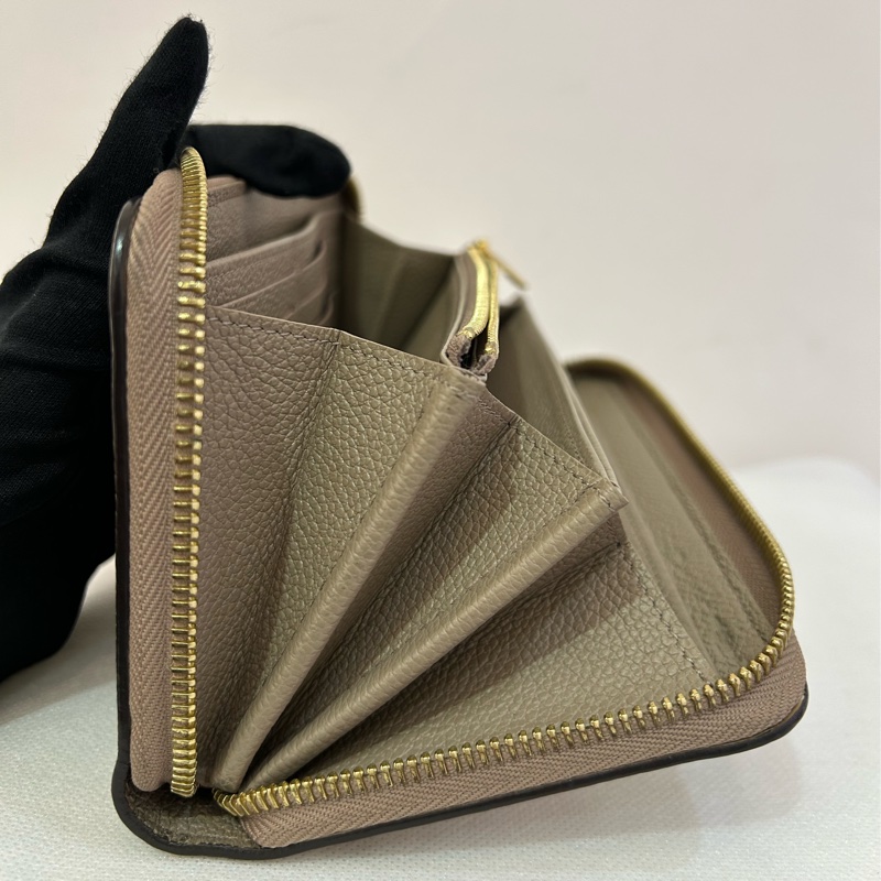 LV斑鳩灰大字花壓紋ㄇ字拉鏈長夾-9