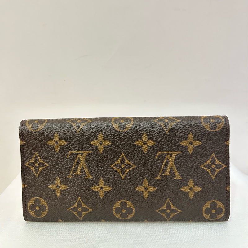 LV（M)紫紅內裡釦式信封長夾-1