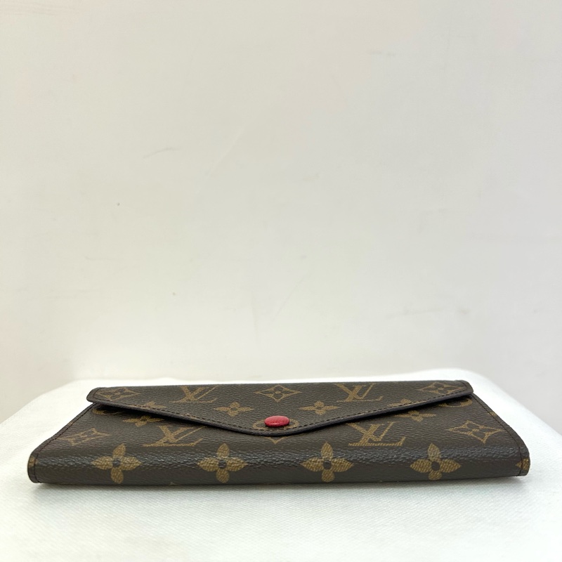 LV（M)紫紅內裡釦式信封長夾-2