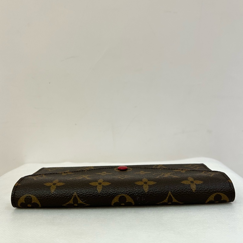 LV（M)紫紅內裡釦式信封長夾-4