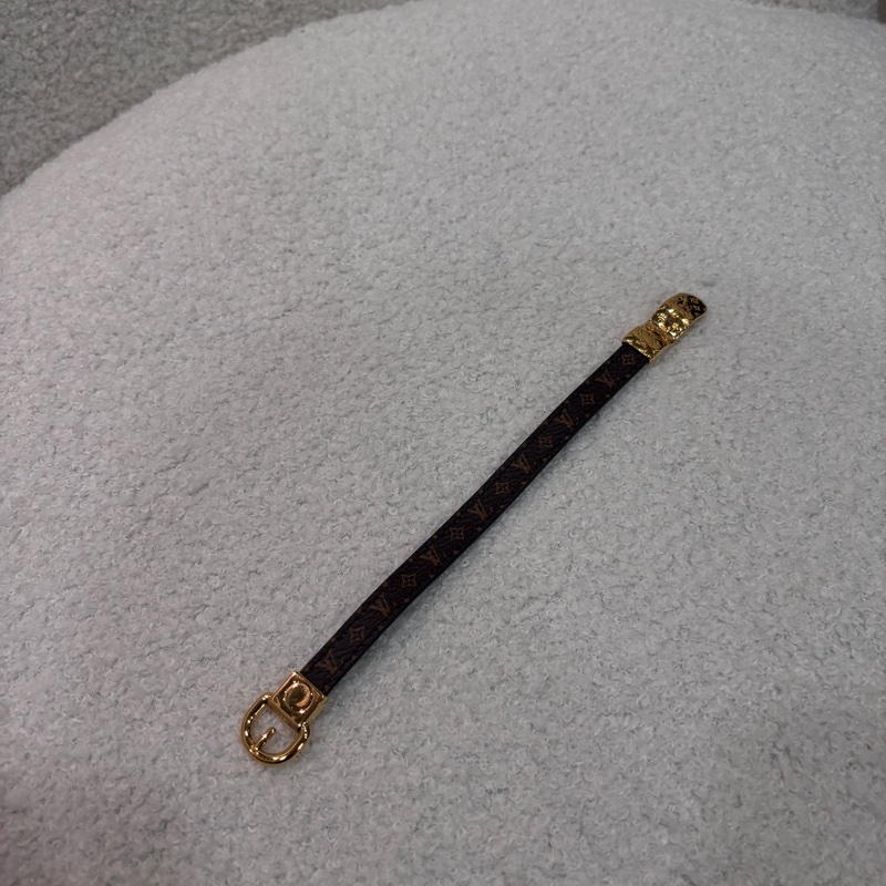 LOUIS VUITTON LV 金色 Fasten Your 皮帶頭造型手環-4