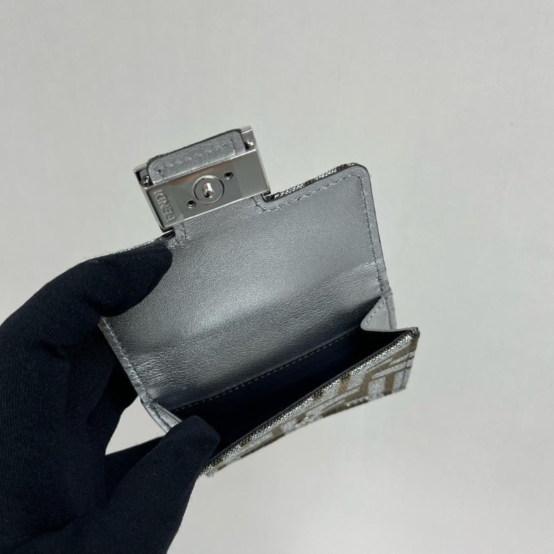 Fendi Baguette wallet-2
