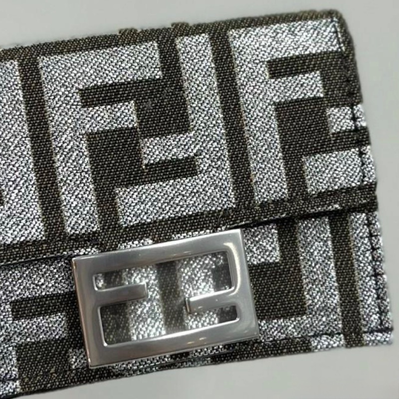 Fendi Baguette wallet-4