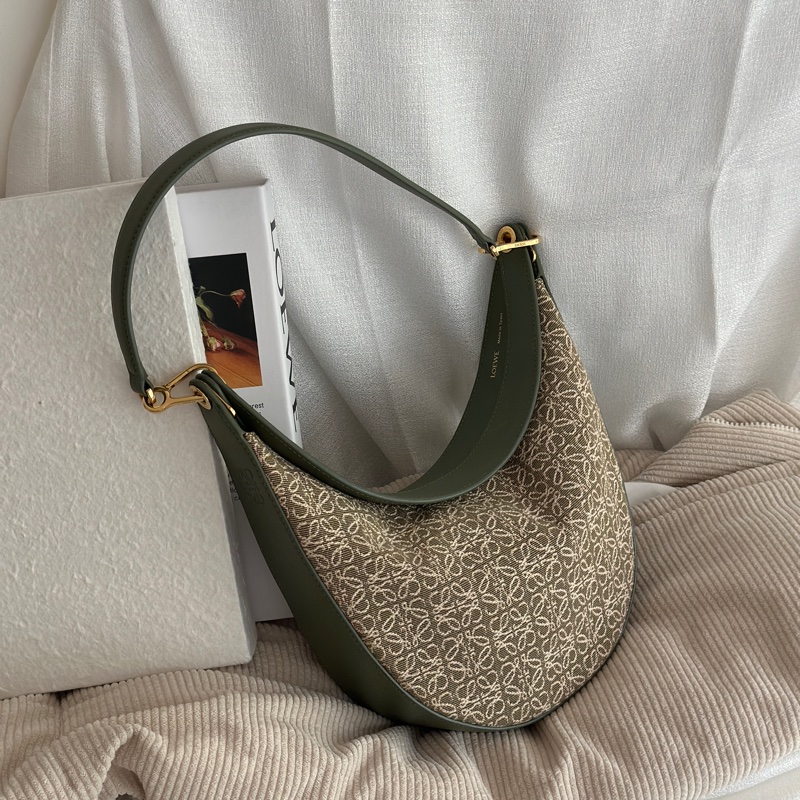 半價折扣 Loewe Luna 半月包 腋下包-0